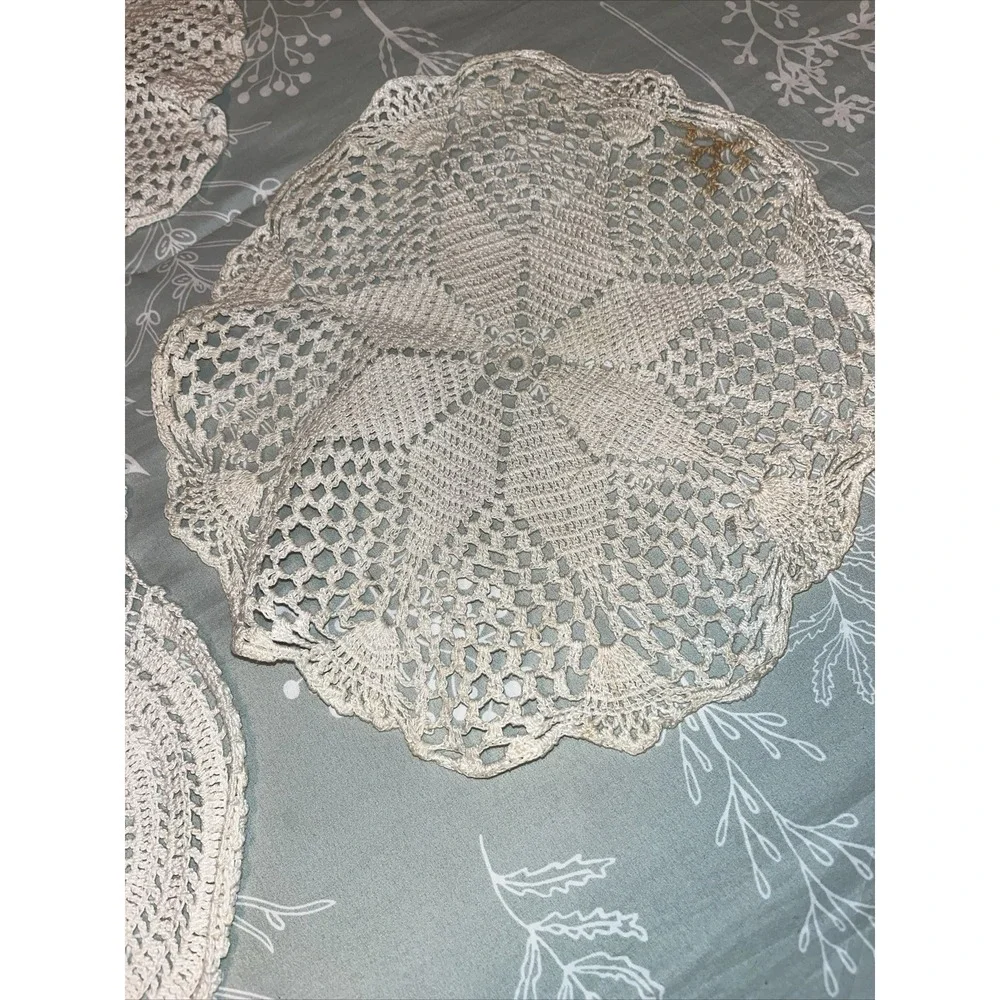 Vintage Estate Lot 4 Doilies‎ With Different Shape Patterns And Sizes